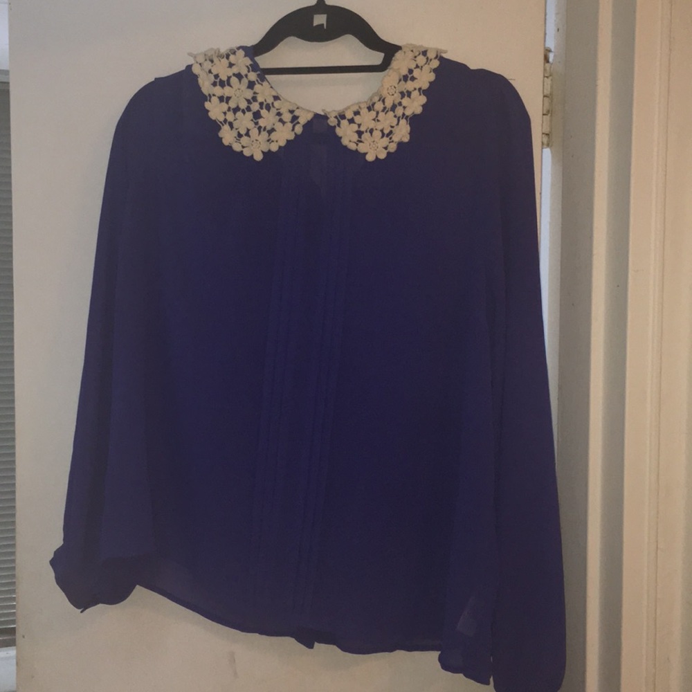 Blue lace collar blouse